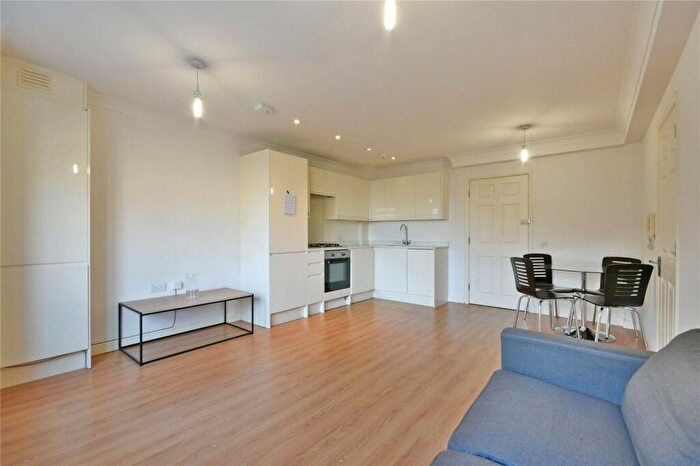 2 Bedroom Flat To Rent In Vallance Road, Whitechapel, E1