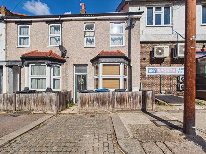 2 Bedroom Terraced House To Rent In Victoria Road, Coulsdon, CR5