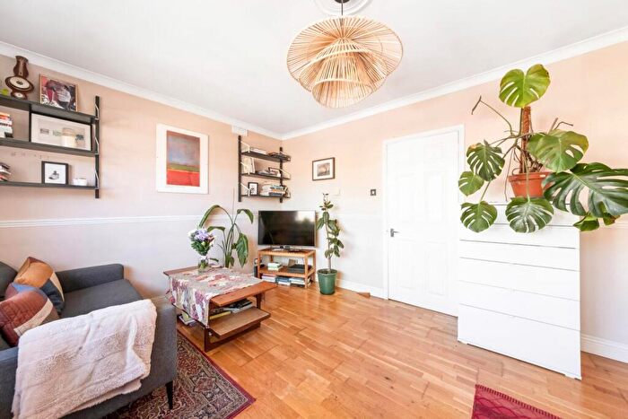 2 Bedroom Flat For Sale In Bishopsthorpe Road, Sydenham, London, SE26