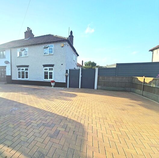 3 Bedroom Semi-Detached House For Sale In Kingsley Walk, Chadwell-St-Mary, RM16