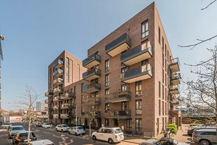 3 Bedroom Flat For Sale In Bow Common Lane, Bow, E3