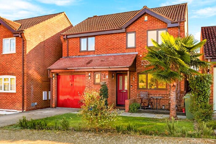 4 Bedroom Detached House For Sale In Pinkworthy, Furzton, MK4