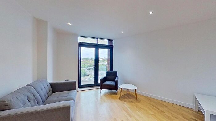 2 Bedroom Flat To Rent In Gotts Road, Leeds, LS12