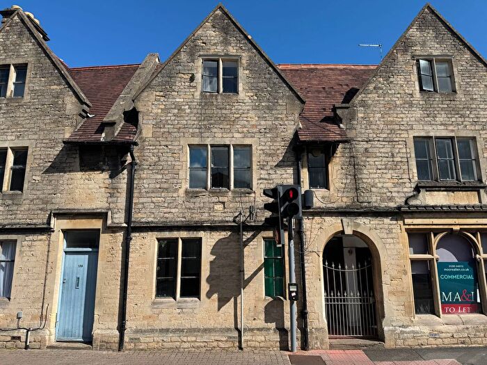 2 Bedroom Terraced House To Rent In Cricklade Street, Cirencester, GL7