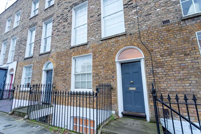 3 Bedroom Flat To Rent In Myddelton Street, London, EC1R