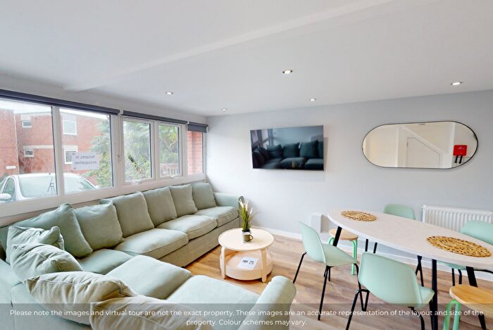 6 Bedroom House To Rent In Yew Tree Close, EX4