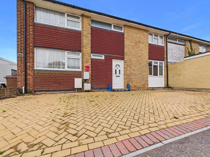 5 Bedroom End Of Terrace House For Sale In Mallard Way, Lower Stoke, Rochester, ME3