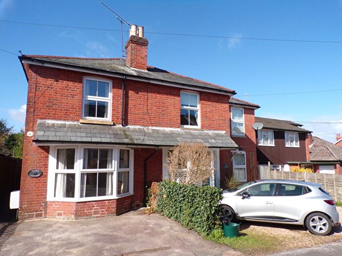 2 Bedroom Property To Rent In Clarence Road, Lyndhurst, SO43