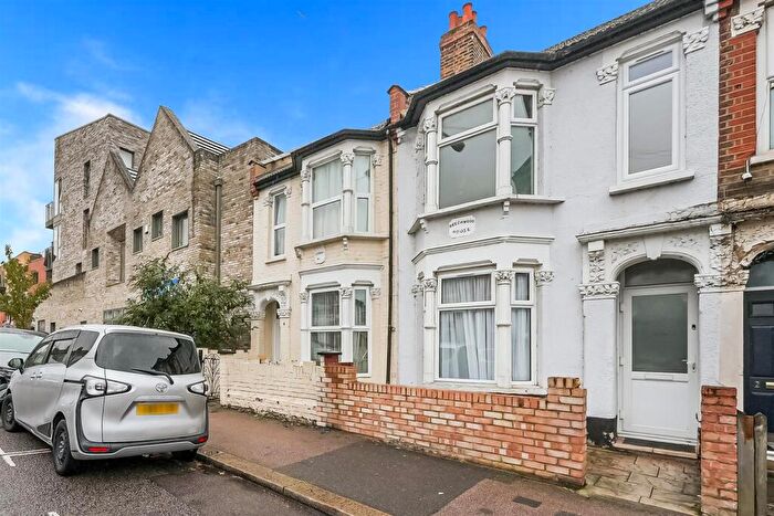 2 Bedroom Flat For Sale In St. Andrew's Road, London, E17