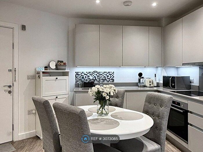 1 Bedroom Flat To Rent In Ranton House, London, TW8