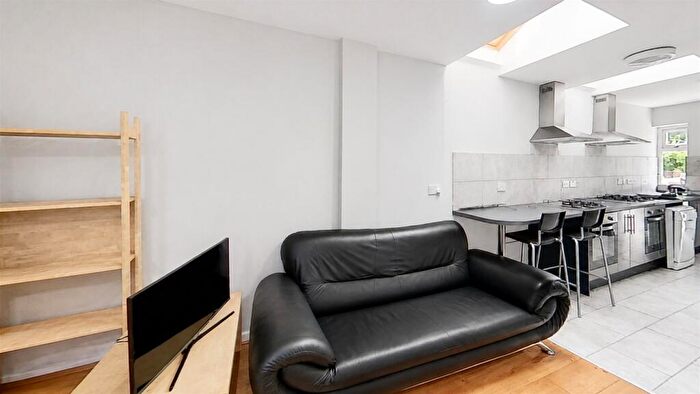 6 Bedroom House To Rent In Dawlish Road, Birmingham, B29