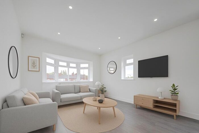 2 Bedroom Flat To Rent In Tennal Road, Birmingham, West Midlands, B32