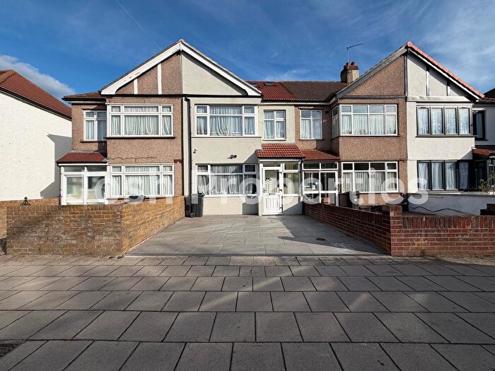 5 Bedroom Terraced House To Rent In Horns Road, Ilford, IG6
