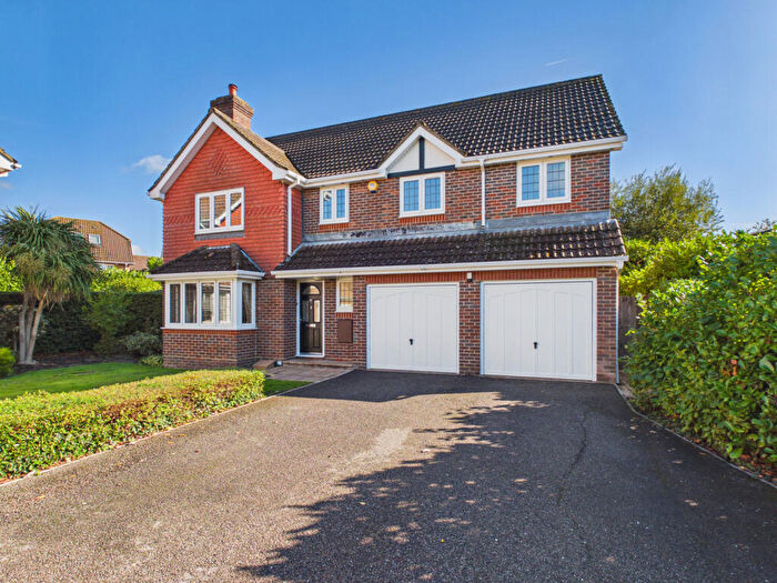 5 Bedroom Detached House For Sale In Courtenay Close, Titchfield Park, Fareham, PO15