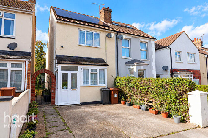 3 Bedroom Semi-Detached House For Sale In Napier Road, Gillingham, ME7