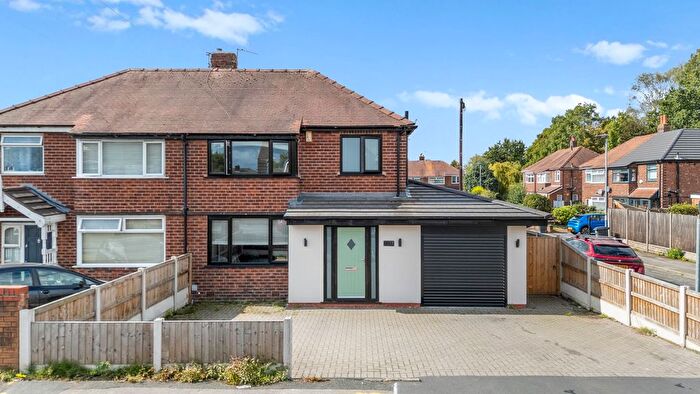 3 Bedroom Semi-Detached House For Sale In Dam Lane, Woolston, WA1