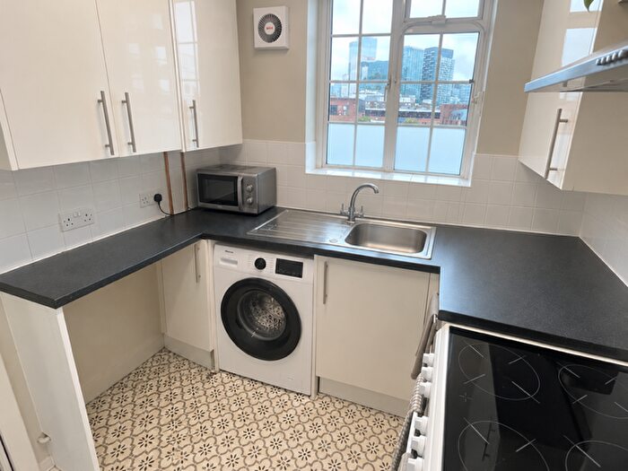 2 Bedroom Flat To Rent In Royley House, Old Street, London, EC1V
