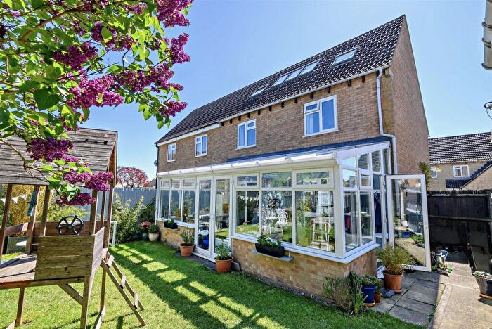 5 Bedroom Semi-Detached House For Sale In Roberts Close, Stratton, Cirencester, GL7