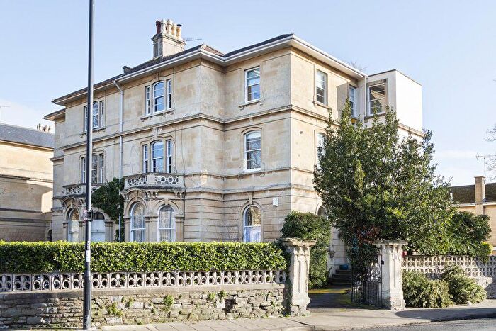3 Bedroom Apartment For Sale In Cambridge Park, Bristol, BS6