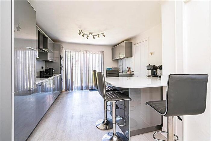 3 Bedroom Semi-Detached House To Rent In The Parade, Dudley, DY1