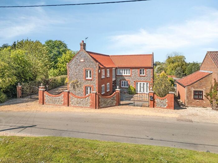 5 Bedroom Detached House For Sale In Detached Home Framed By Open Countryside In Weasenham, PE32