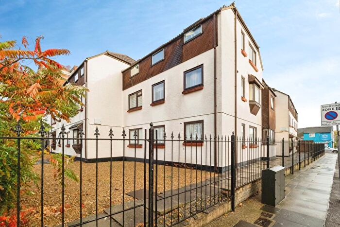 1 Bedroom Flat For Sale In Connaught Road, Ilford, Essex, IG1