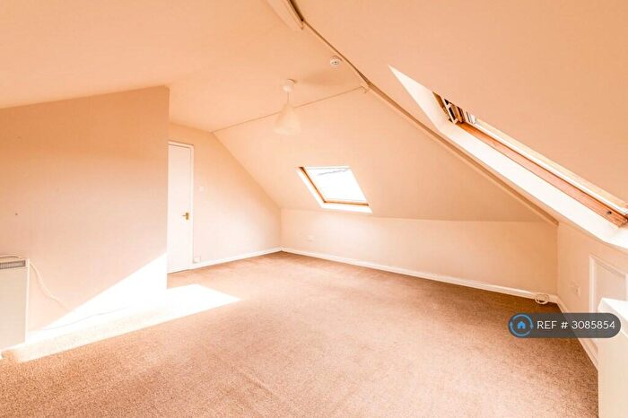 2 Bedroom Flat To Rent In Elmdale Road, Bristol, BS8