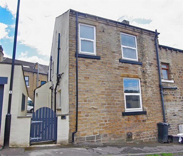 2 Bedroom End Of Terrace House For Sale In North Street, Greetland, HX4