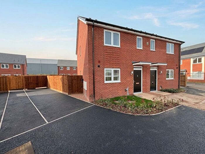 3 Bedroom Semi-Detached House To Rent In Foxglove Grove, Branston, DE14