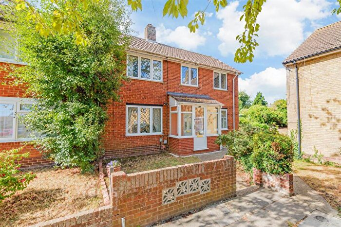 3 Bedroom End Of Terrace House For Sale In Elham Close, Twydall, Gillingham, Kent, ME8