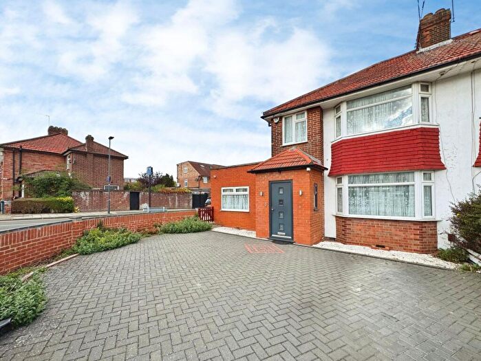 4 Bedroom Semi-Detached House For Sale In Greencourt Avenue, Edgware, HA8