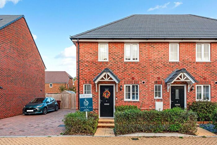 2 Bedroom End Of Terrace House For Sale In Kittiwake Road, Chichester, PO20