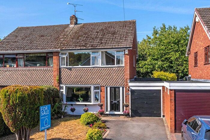 3 Bedroom Semi-Detached House For Sale In The Leas, Featherstone, Wolverhampton, Staffordshire, WV10