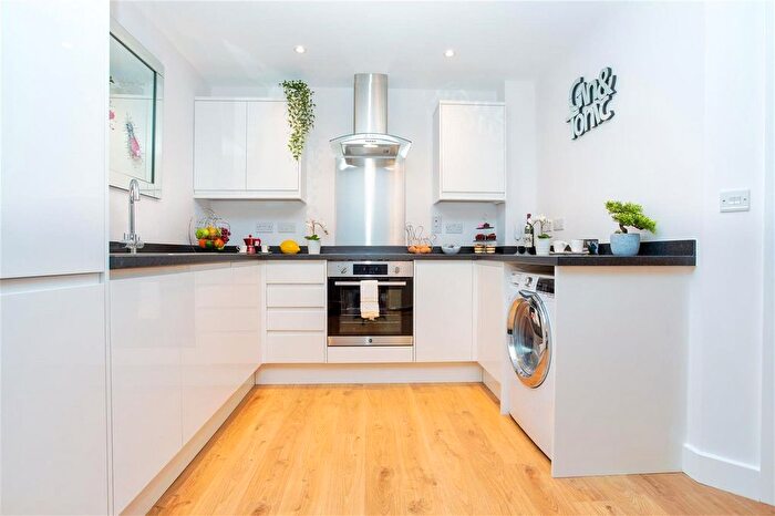 1 Bedroom Flat To Rent In Marketfield Court, Redhill, Surrey, RH1