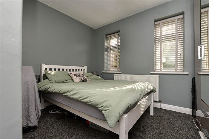 1 Bedroom Flat For Sale In Newlands Road, Ramsgate, Kent, CT12