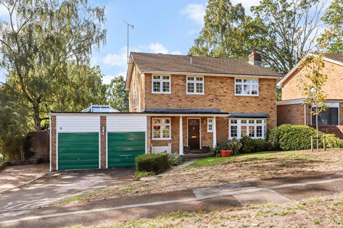 4 Bedroom Detached House For Sale In Longhope Drive, Farnham, GU10