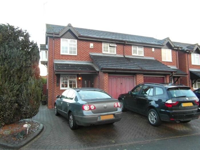 3 Bedroom Semi-Detached House For Sale In Tameton Close, Luton, LU2