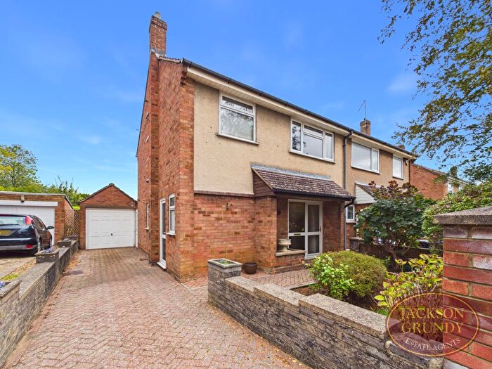 3 Bedroom Semi-Detached House For Sale In Chiltern Avenue, Duston, NN5