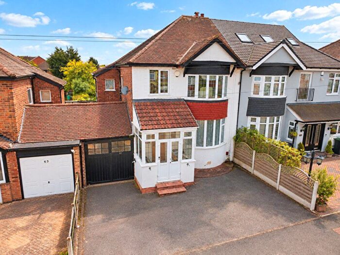 3 Bedroom Semi-Detached House For Sale In Woodlands Farm Road, Birmingham, B24