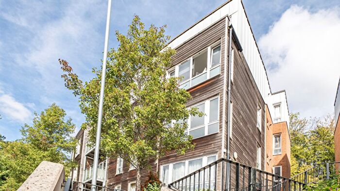 2 Bedroom Flat To Rent In Warlingham, Whyteleafe, CR3