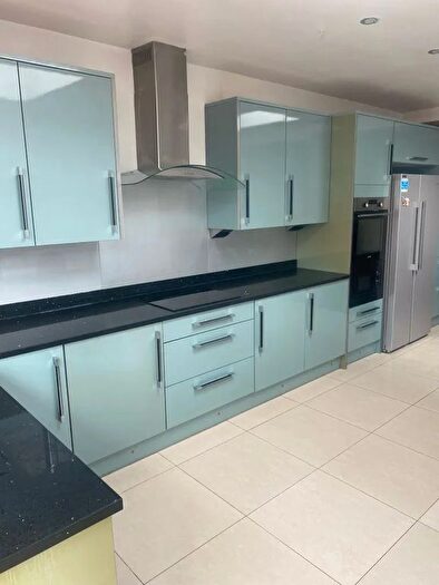 2 Bedroom Flat To Rent In Morden Road, Wimbledon, SW19