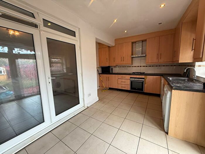 4 Bedroom Semi-Detached House To Rent In Acacia Avenue, Hayes, UB3