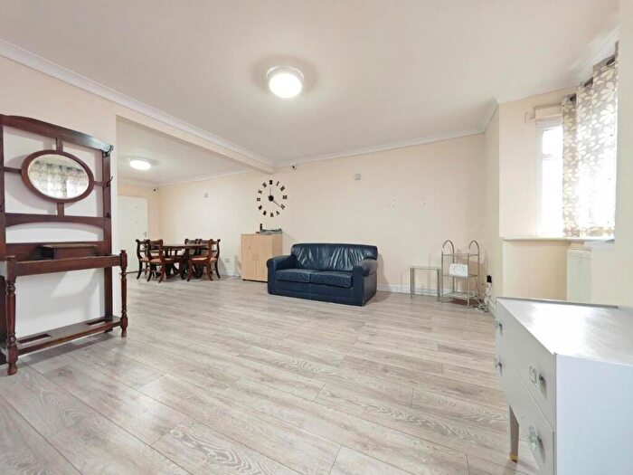 6 Bedroom Detached House To Rent In Whitley Wood Lane, Reading, RG2