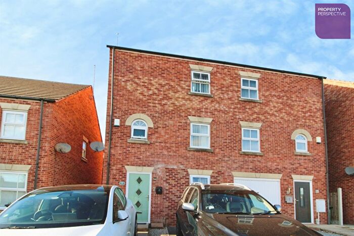 4 Bedroom Semi-Detached House For Sale In Farringdon Close, WF9