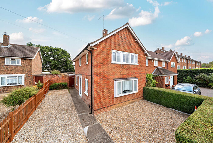 3 Bedroom Semi-Detached House For Sale In Sundridge Road, Woking, GU22