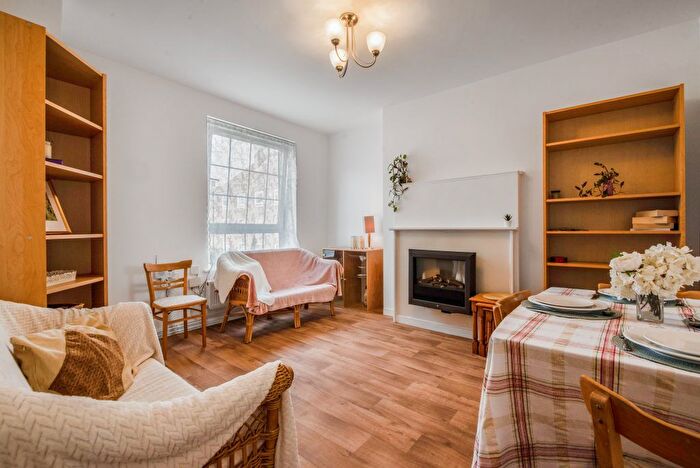 4 Bedroom Flat To Rent In Law Street, Bermondsey, SE1