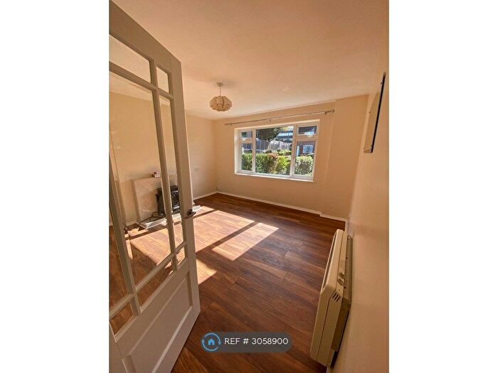 2 Bedroom Maisonette To Rent In Model Farm Close, London, SE9