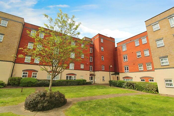 2 Bedroom Flat To Rent In Holyhead Mews, Cippenham, SL1