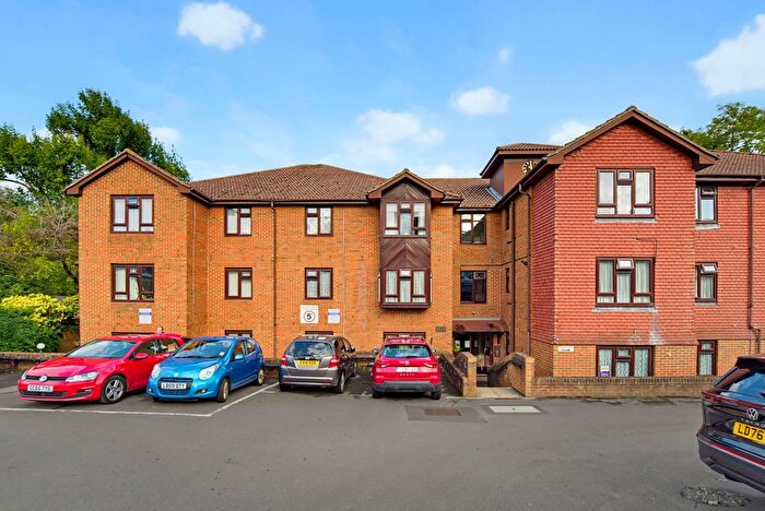 2 Bedroom Flat For Sale In Francis Court, Worplesdon Road, Guildford, GU2