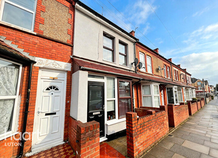 3 Bedroom Terraced House For Sale In Saxon Road, Luton, LU3